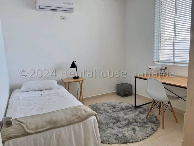 Venta de Apartamento en Punta Pacifia 26*8502Mfk