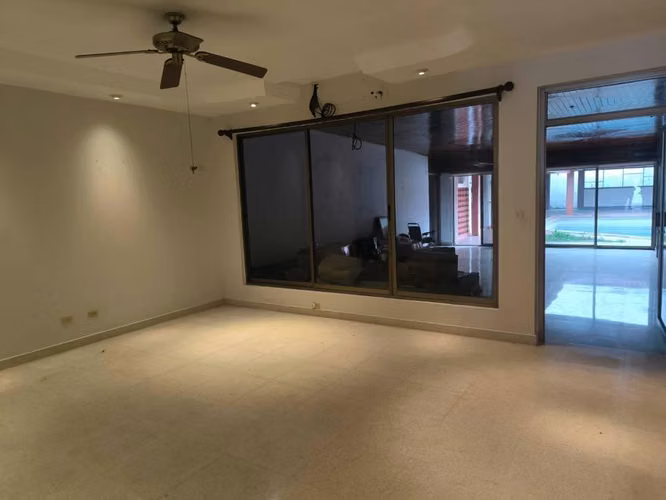 Oportunidad! para Inversión Casa de 750m2 en el Carmen con piscina