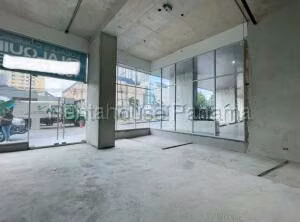 Alquiler de Local Comercial con 96m2 en Via España PH Park Square 26-8533SR