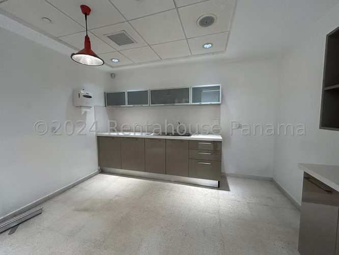 Local Comercial en Alquiler en 12 de Octubre MPM 26-3954
