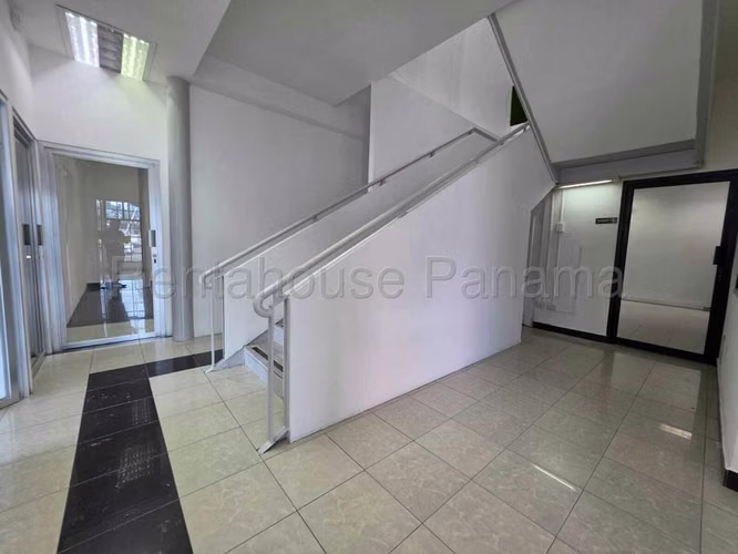 Edificio Comercial en Alquiler en El Dorado YM