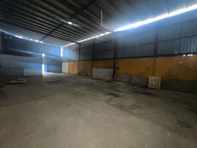 Alquiler de galera en tocumen 350 mts2, oficina 1 baño, trifásica