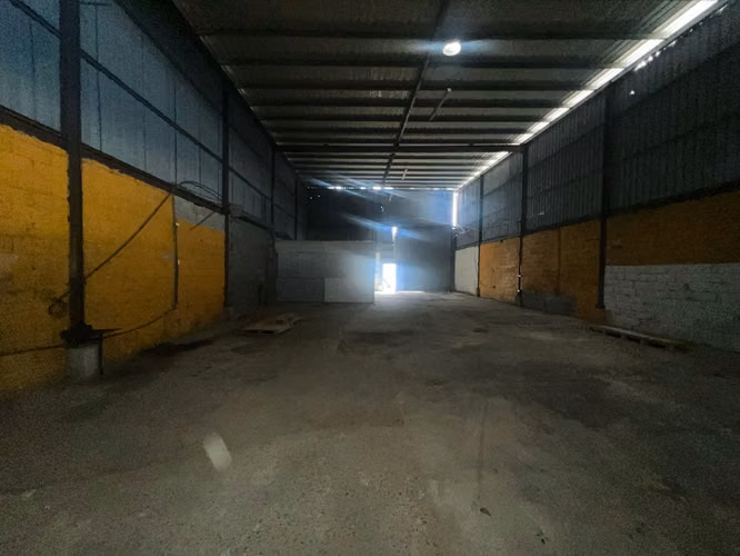 Alquiler de galera en tocumen 350 mts2, oficina 1 baño, trifásica