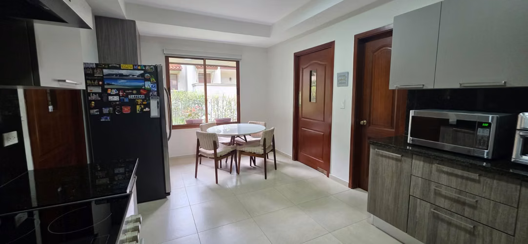Venta Lujosa Casa En Senderos Camino de Cruces