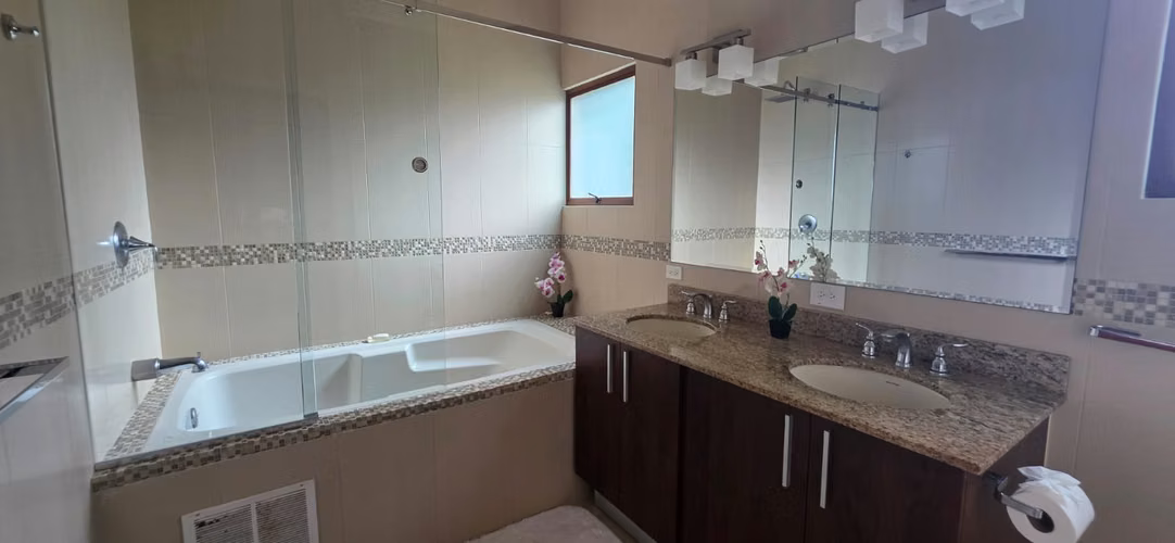 Venta Lujosa Casa En Senderos Camino de Cruces