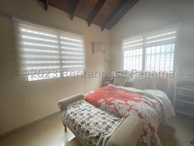 Se Vende Casa en Hato Pintado MDV26-2104