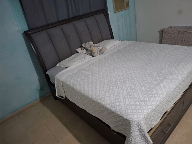 Vendo Cama King Size De Madera Con Dos Cajones Con su Colchon 0r. - Imagen 3
