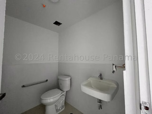 Vendo galera en Parque Lefevre LF26-3771 Solo Cliente Directo