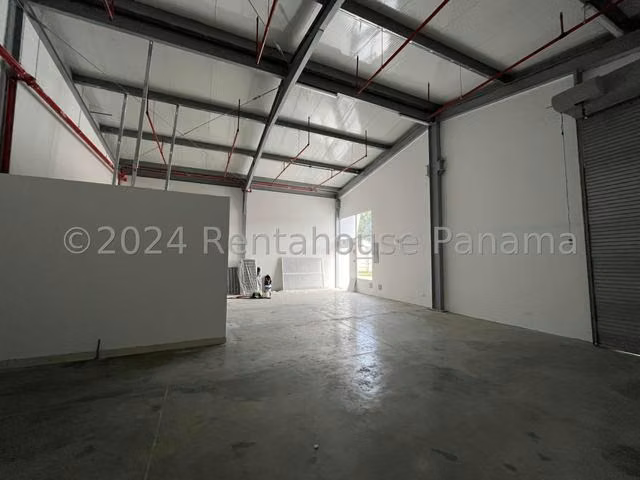 Vendo galera en Parque Lefevre LF26-3771 Solo Cliente Directo