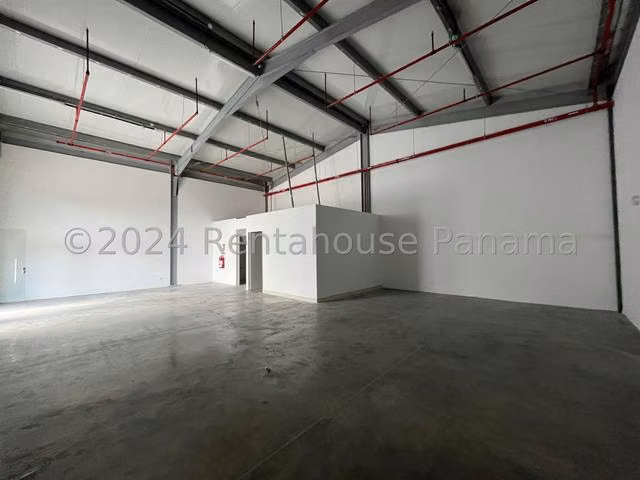 Vendo galera en Parque Lefevre LF26-3771 Solo Cliente Directo