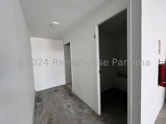 Vendo galera en Parque Lefevre LF26-3771 Solo Cliente Directo