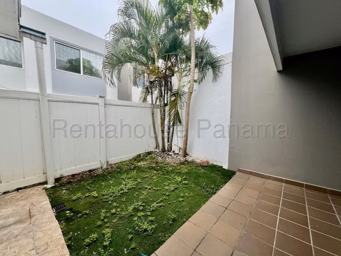 Vendo Casa en paseo del norte Brisas Del Golf augusta  OF 26-8564