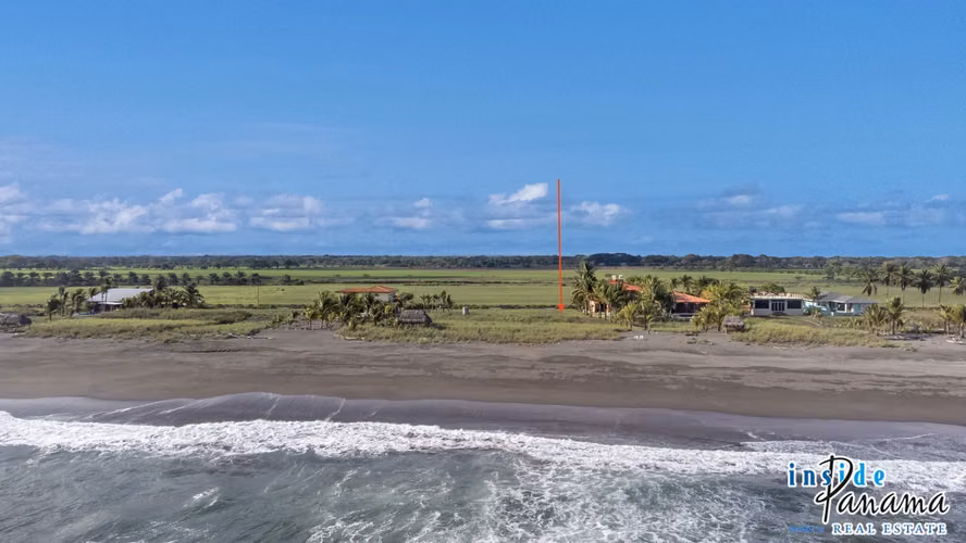 Terreno Frente al Mar en Playa La Barqueta Panamá