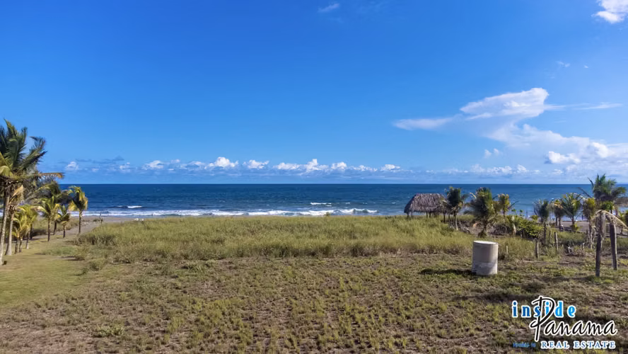 Terreno Frente al Mar en Playa La Barqueta Panamá