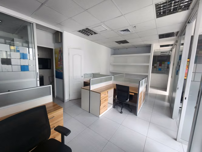 Office in Obarrio Amoblada!