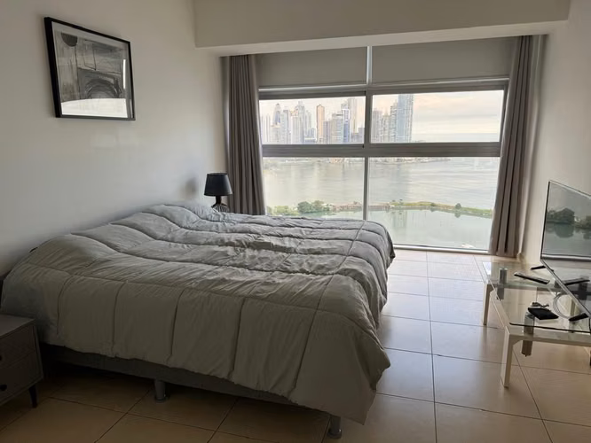 ALQUILER APARTAMENTO AVENIDA BALBOA 125M2 PH WHITE TC