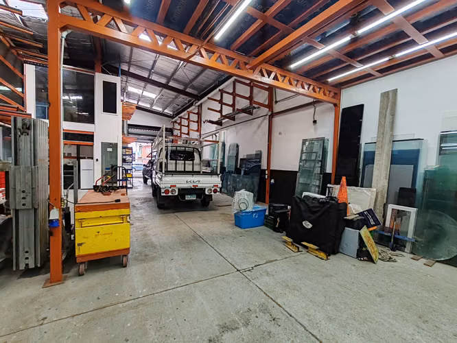 Bodega Parque Lefevre Venta