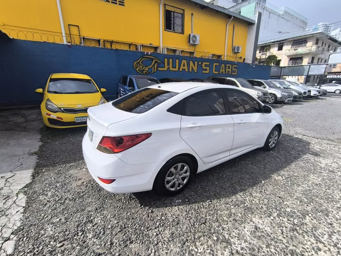 HYUNDAI ACCENT 2015 AUTOMATICO.... TODO ORIGINAL