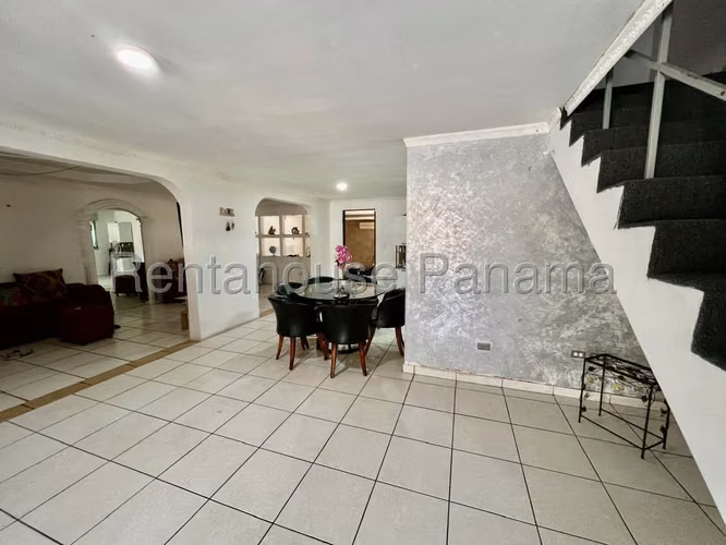 Se Vende Casa en Condado del Rey MDV26-8565