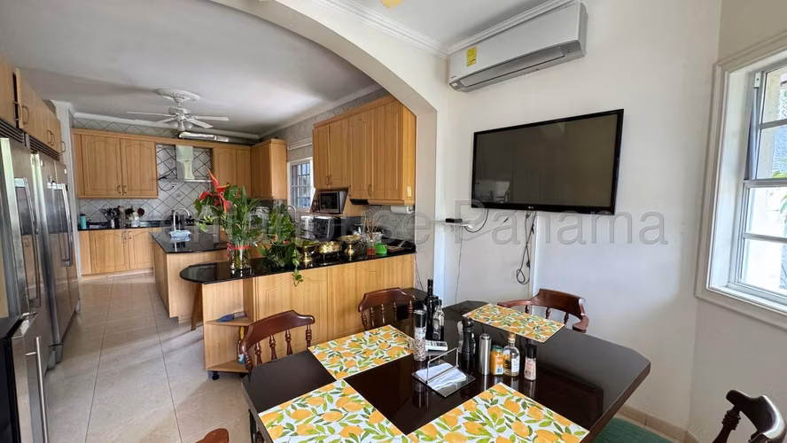 LGU-Venta de casa en Costa del Este, Royal Pacific.