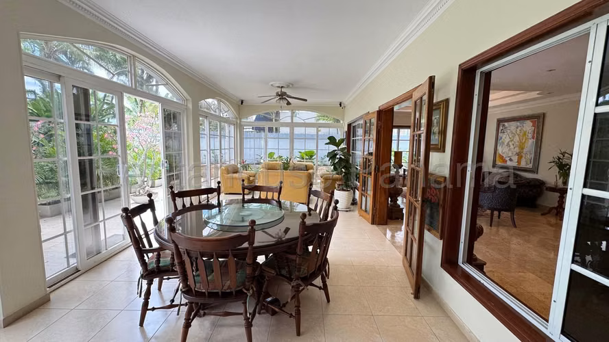 LGU-Venta de casa en Costa del Este, Royal Pacific.