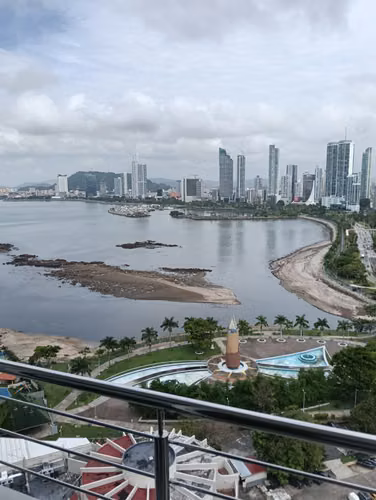  Vive en Pta Paitilla con estilo frente a la Bahía de Panamá 