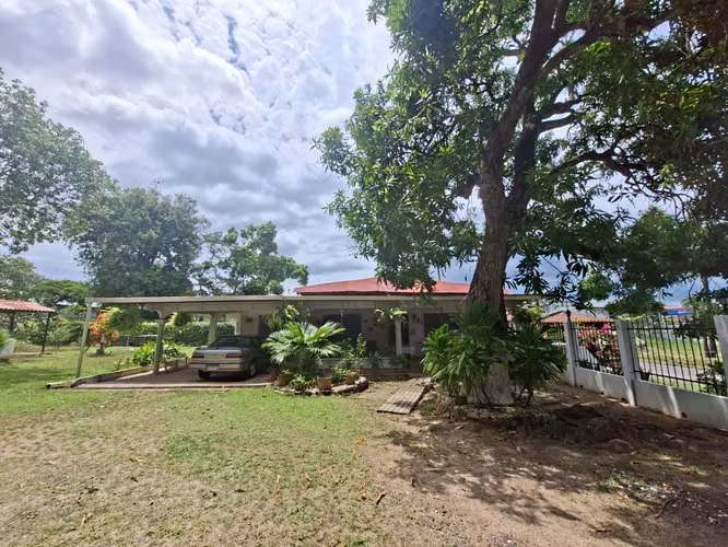 VENDO ANTÓN Dos casas y Terreno con hermosos árboles + 1,000 m2