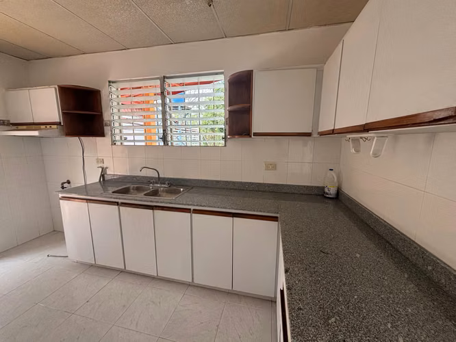 ALQUILER DE CASA EN BRISAS DEL GOLF