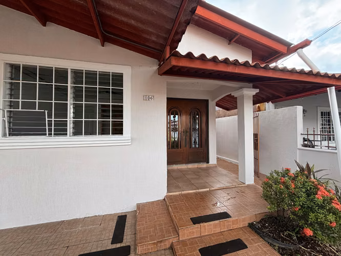ALQUILER DE CASA EN BRISAS DEL GOLF