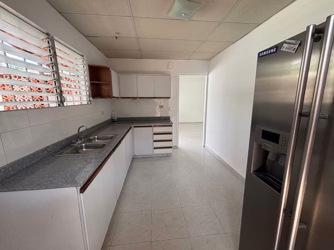ALQUILER DE CASA EN BRISAS DEL GOLF