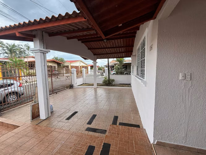 ALQUILER DE CASA EN BRISAS DEL GOLF