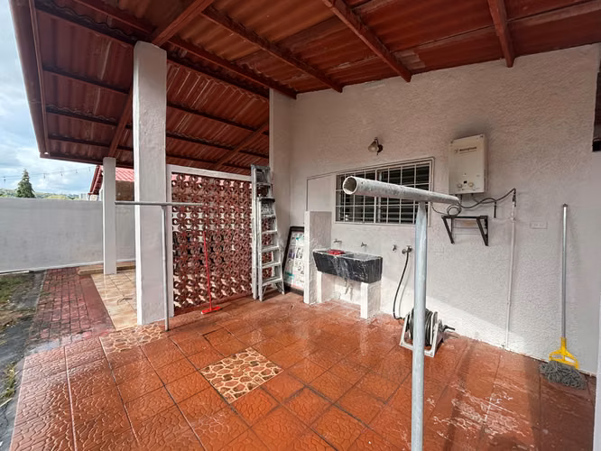 ALQUILER DE CASA EN BRISAS DEL GOLF