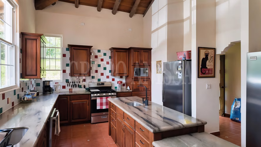 Se vende Amplia Casa en Altos del Maria con vistas panorámicas