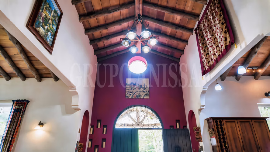 Se vende Amplia Casa en Altos del Maria con vistas panorámicas