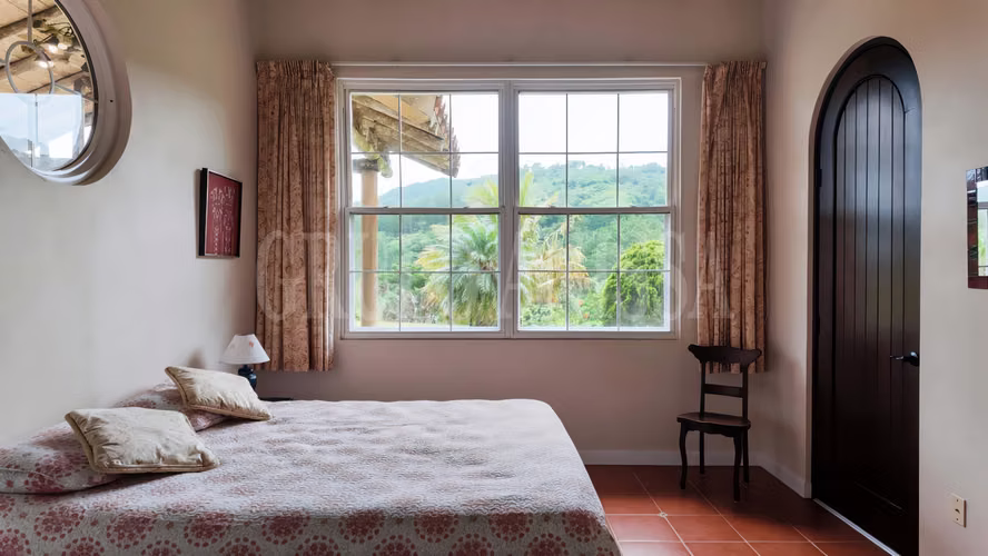 Se vende Amplia Casa en Altos del Maria con vistas panorámicas