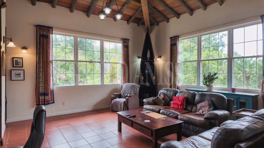 Se vende Amplia Casa en Altos del Maria con vistas panorámicas