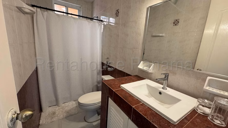 Alquiler de Casa en El Bosque Residencia el Doral KC