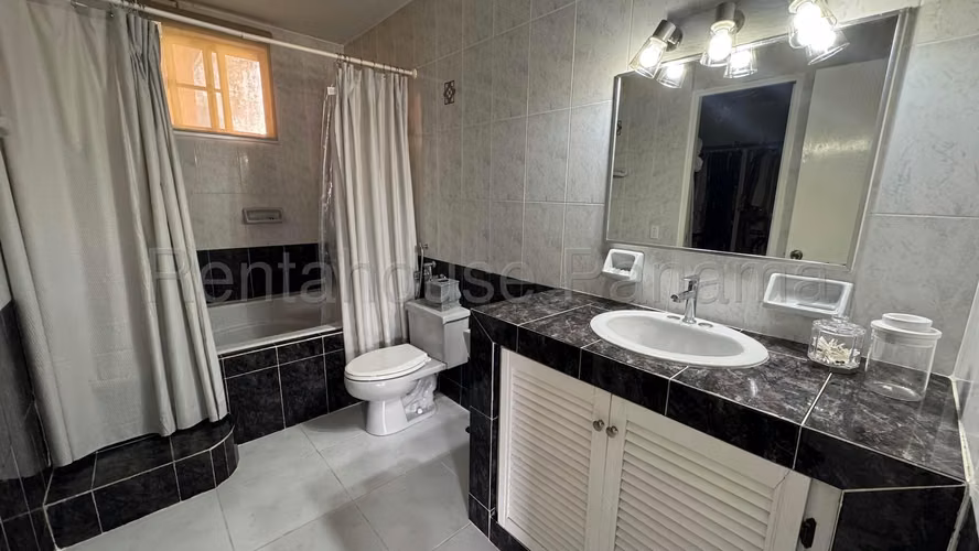 Alquiler de Casa en El Bosque Residencia el Doral KC