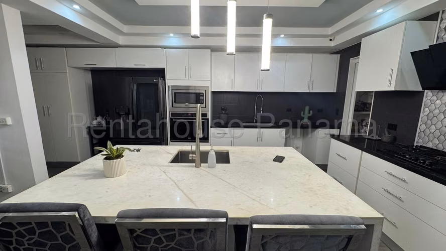 Alquiler de Casa en El Bosque Residencia el Doral KC