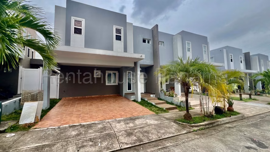 House for sale in Brisas Del Golf Augusta CCO