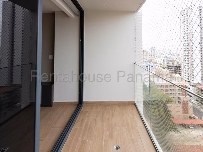 Alquilo Apartamento en El Cangrejo sky swiss OF 26-8613