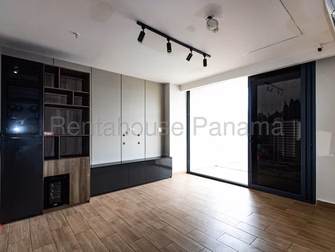 Alquilo Apartamento en El Cangrejo sky swiss OF 26-8613