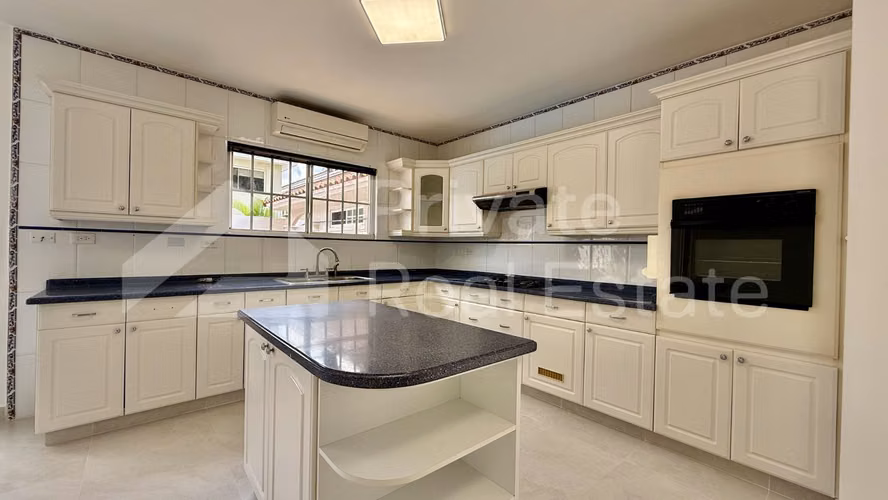 SE VENDE CASA EN COSTA AZUL COSTA DEL ESTE
