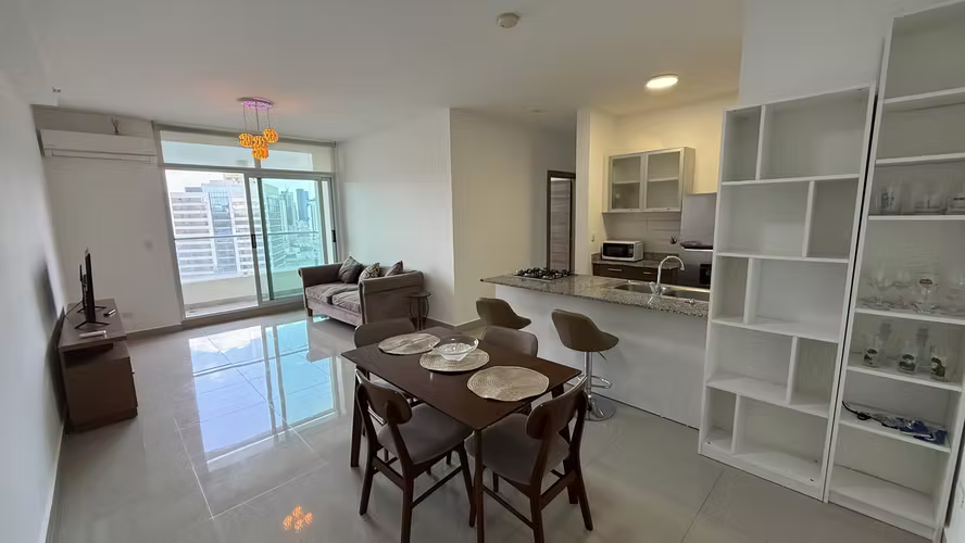 Se Alquila Apartamento de 2 recámaras, 2 baños, balcón  a pasos del metro