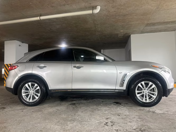 VENTA DE CAMIONETA INFINITI QX70