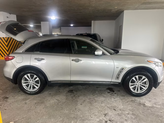 VENTA DE CAMIONETA INFINITI QX70