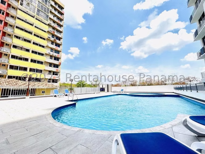 Apartamento en Venta en Torres de Toscana Condado del Rey 24YCG9815