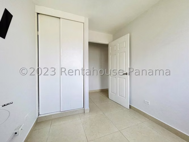 Apartamento en Venta en Torres de Toscana Condado del Rey 24YCG9815