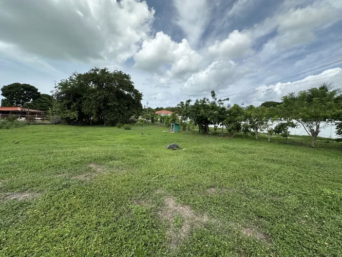 5 Lotes Frente al Lago dentro la garita de Coronado para Venta