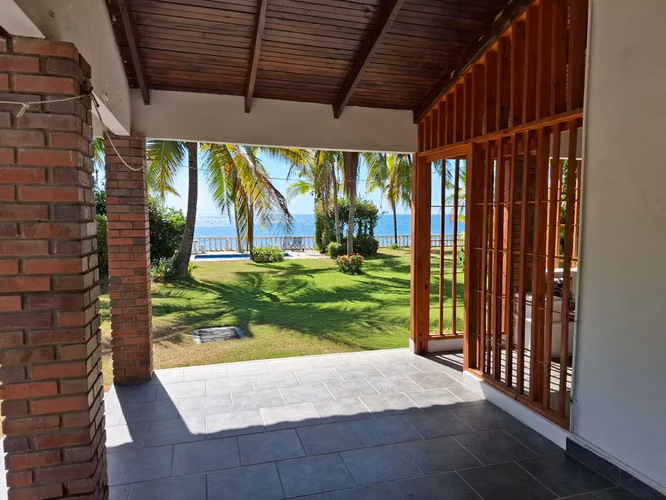 El Palmar, San Carlos - Casa frente a la Playa en Venta